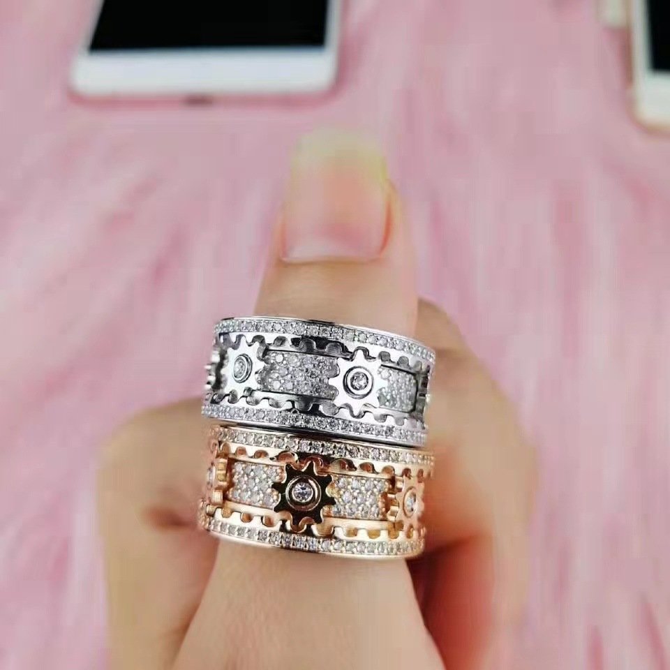 💎Sparkling Elegance: Diamond Crystal Gear Ring - HOT SALE!🔥