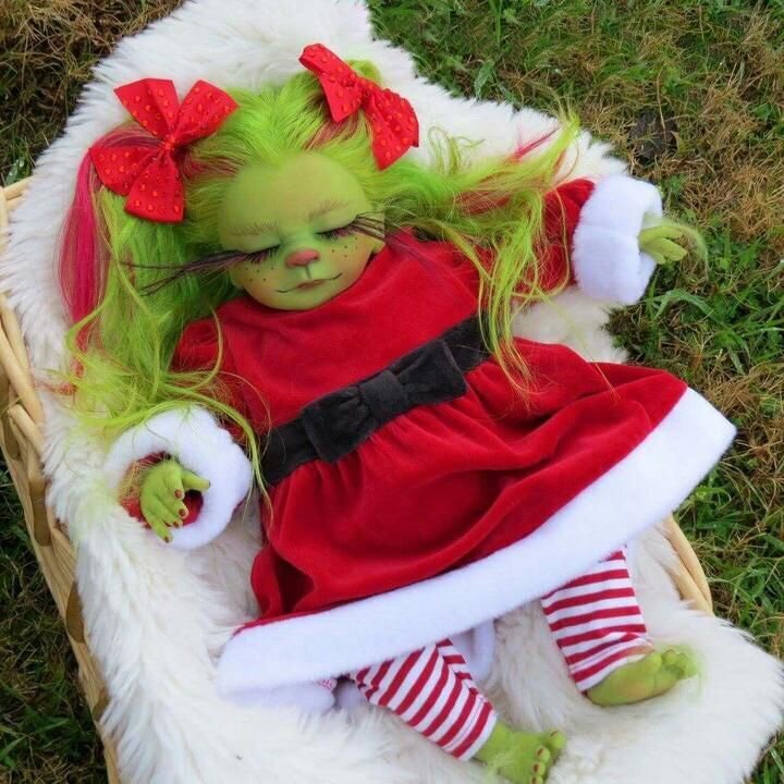 🎄🎁Spread Holiday Cheer with our Christmas Grinch Doll!🎁🎄