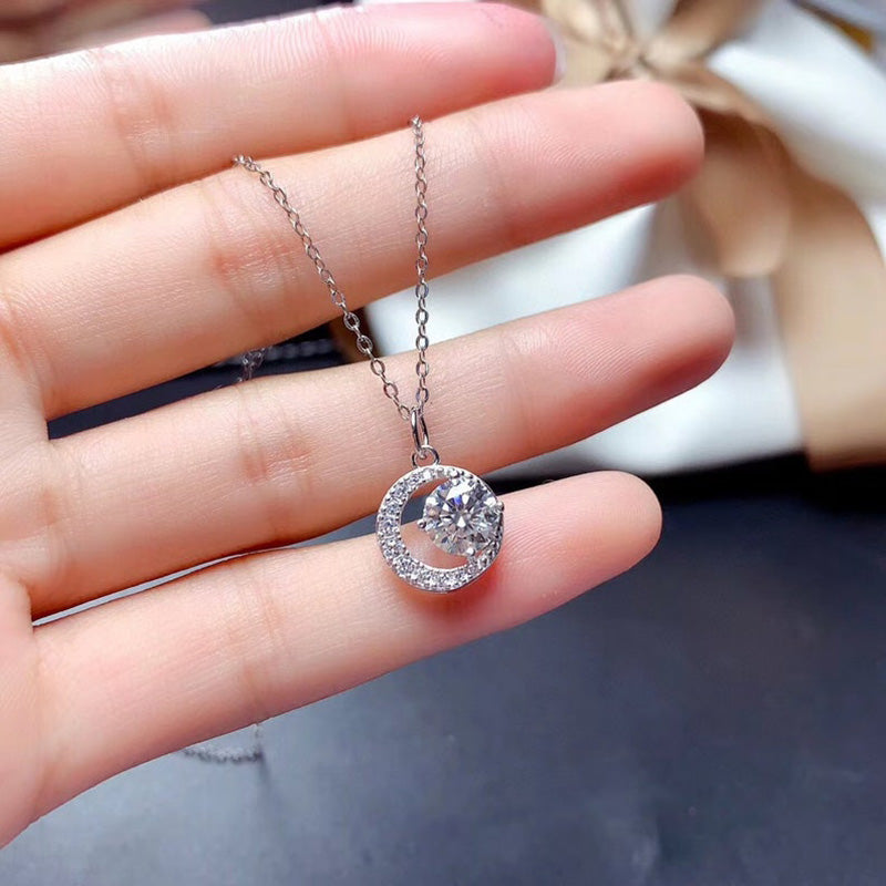 Moon Design Round Cut Pendant Necklace In Sterling Silver