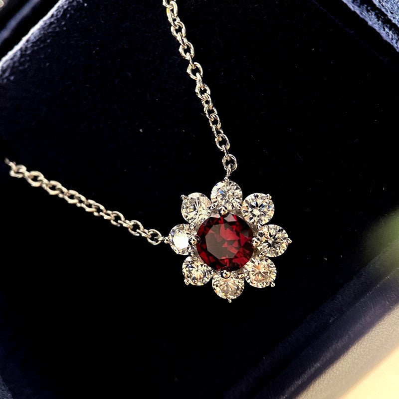 Flower Design Round Cut Women's Pendant Necklace In Sterling Silver