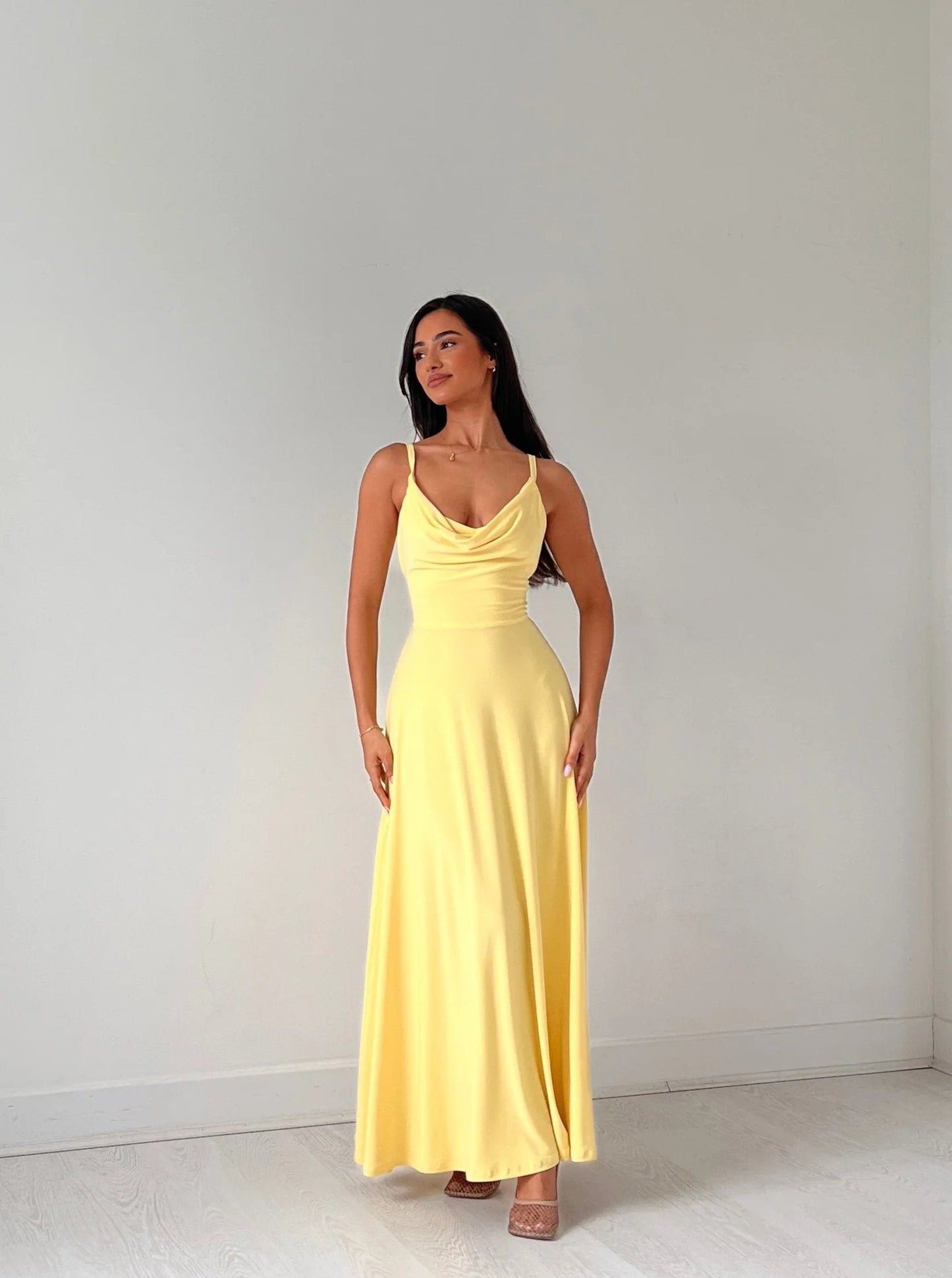 🌟🔥Final Day: 50% OFF!🔥 Embrace Elegance with our Lulah Drape Maxi Dress featuring a Built-in Bra!🌟