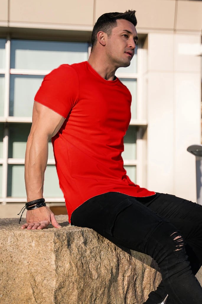 Upgrade Your Wardrobe with our Essential Drop-Cut T-Shirt